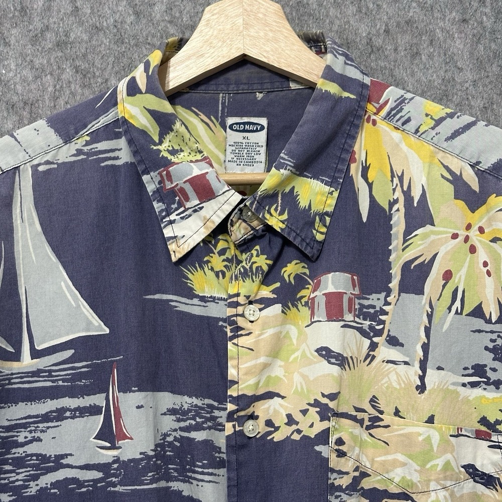 Vintage Old Navy Hawaiian Button Up Men's XL Island Sailboat Palm Shirt